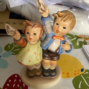 A girl & boy waving j Hummel